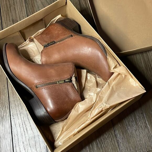 NIB Lucky Brand Women’s Basel Ankle Bootie Toffee size 7.5 - Picture 2 of 9